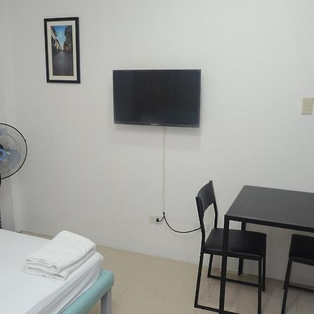 Alicia Apartment Paranaque City Exterior photo