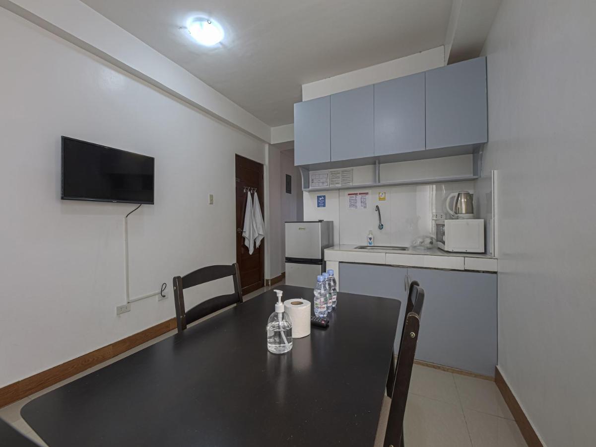 Alicia Apartment Paranaque City Exterior photo