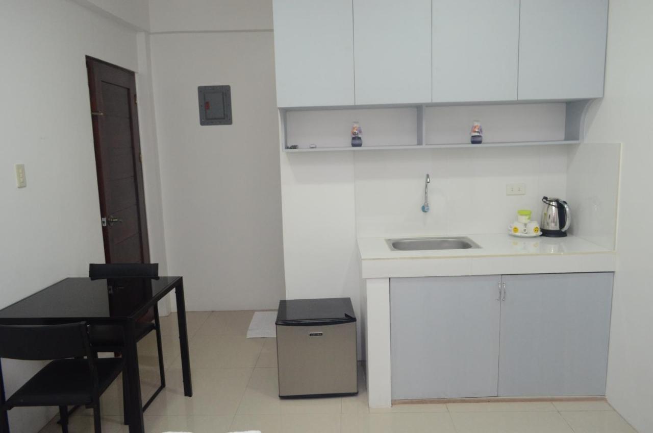 Alicia Apartment Paranaque City Exterior photo