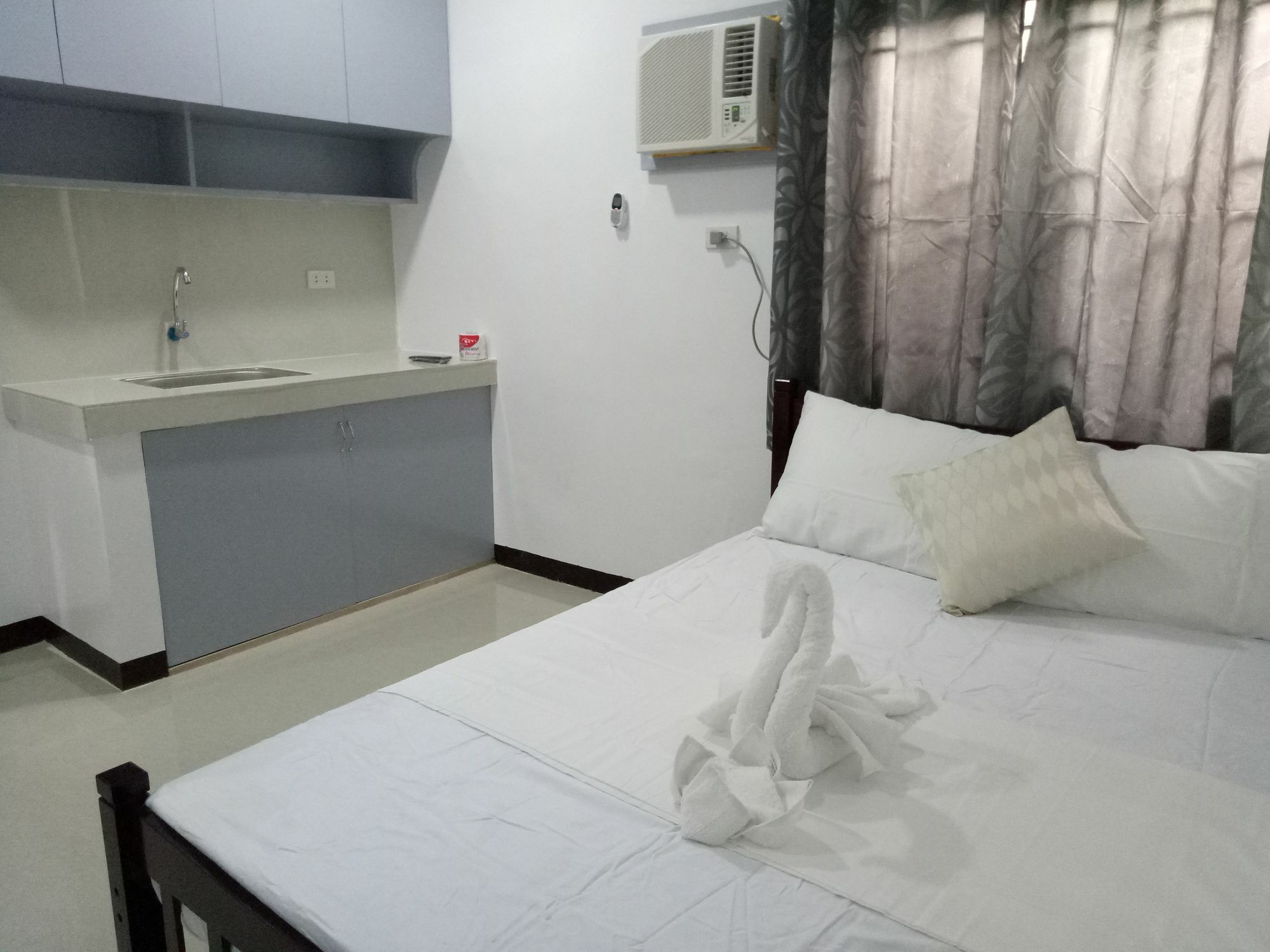 Alicia Apartment Paranaque City Exterior photo